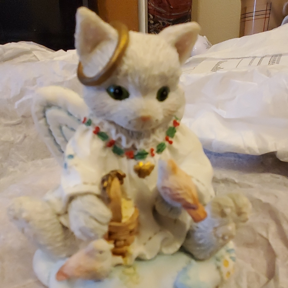 Calico kittens Joy to the World figurine - Picture 5 of 7